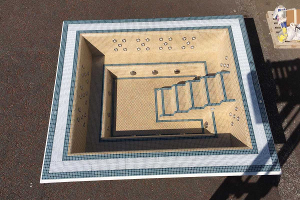 Deck Level / Overflow Spas